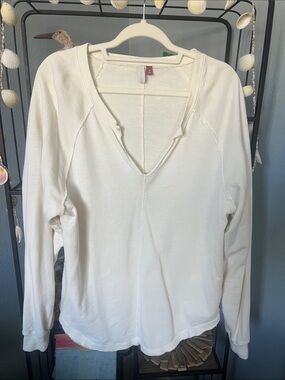 Like New Pilcro Cream V-Neck Pullover Sweatshirt size Medium